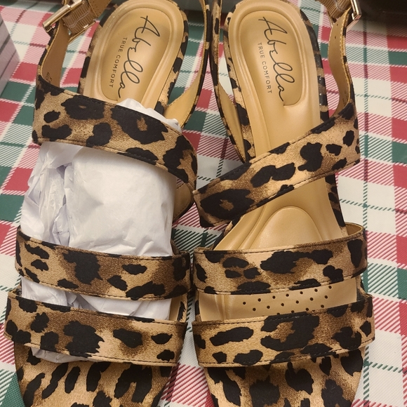 Shoes - Picture 4 of 5